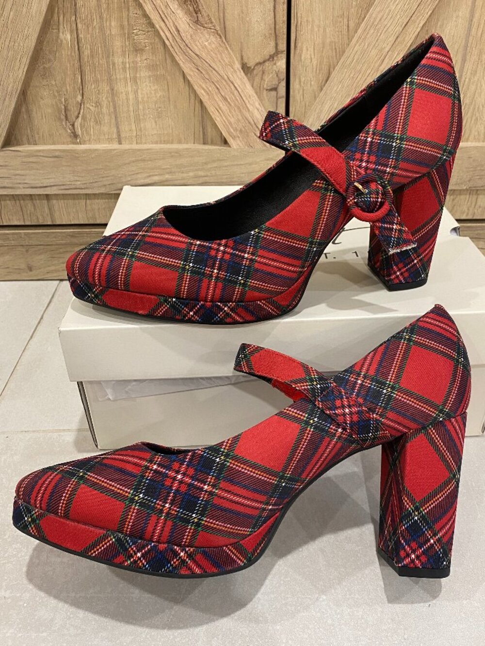 Cato Red Plaid Platform Heels - 10 - NWT